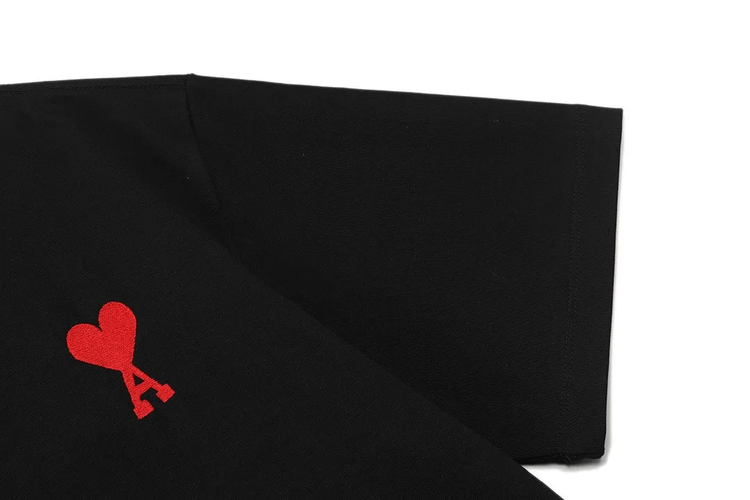 AMI PARIS 2026New Arrival Official website Same Style Imported machine high-density embroidered love letters logo Men and women Same Style short-sleeved T-shirt ·Customized 300 grams of 100% double yarn pure cotton fabric ·Dyeing of 32 double-strand threads ·Collar label, hangtag, main mark and three labels complete Color: Black Size: XS S M L